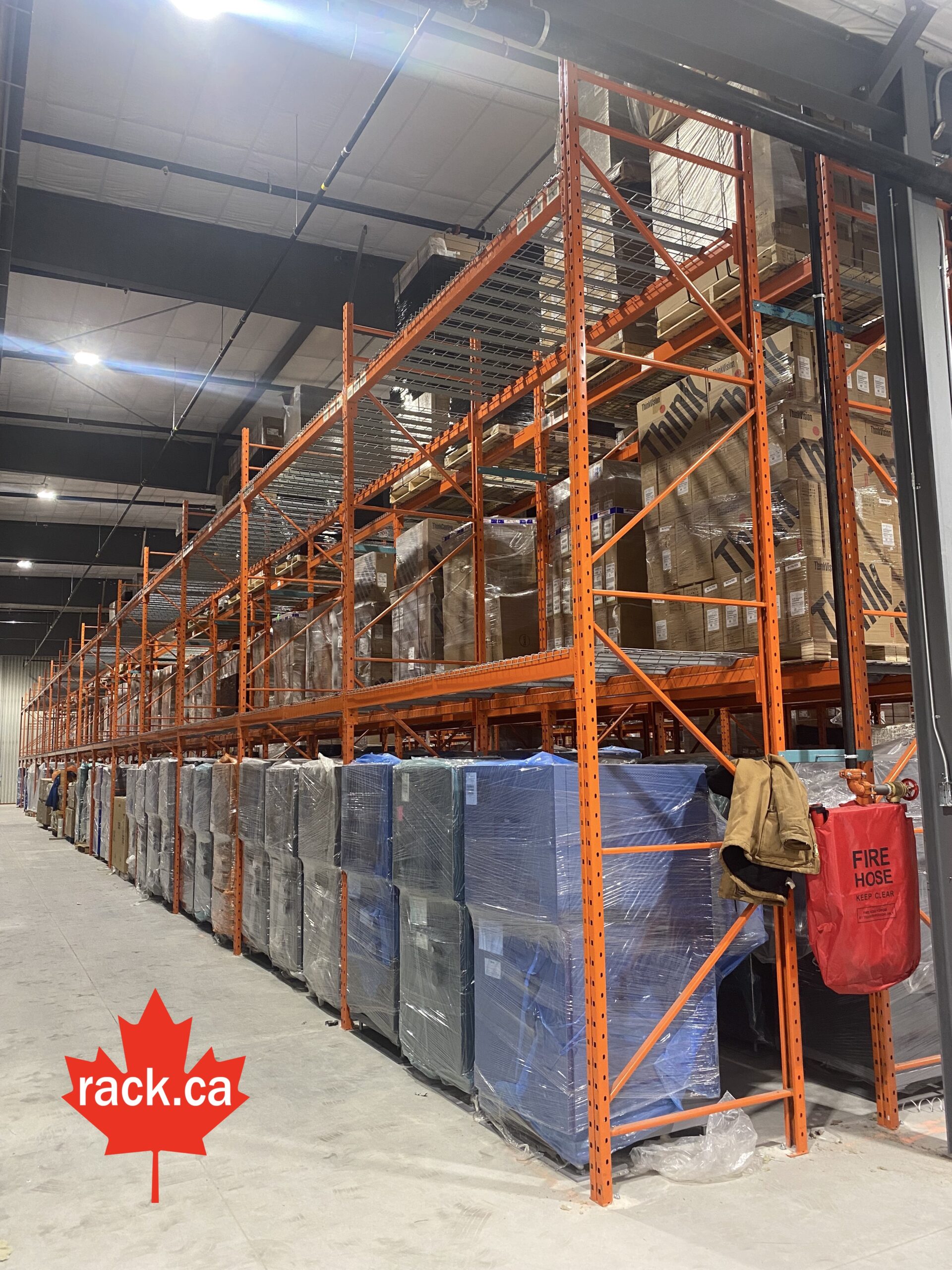 Choosing Between Pallet racking and Floor Stacking
